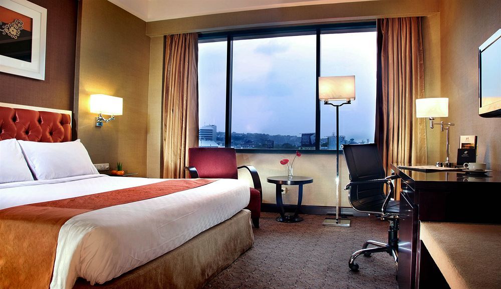 Hotel Ciputra Semarang Managed By Swiss-Belhotel International Værelse billede